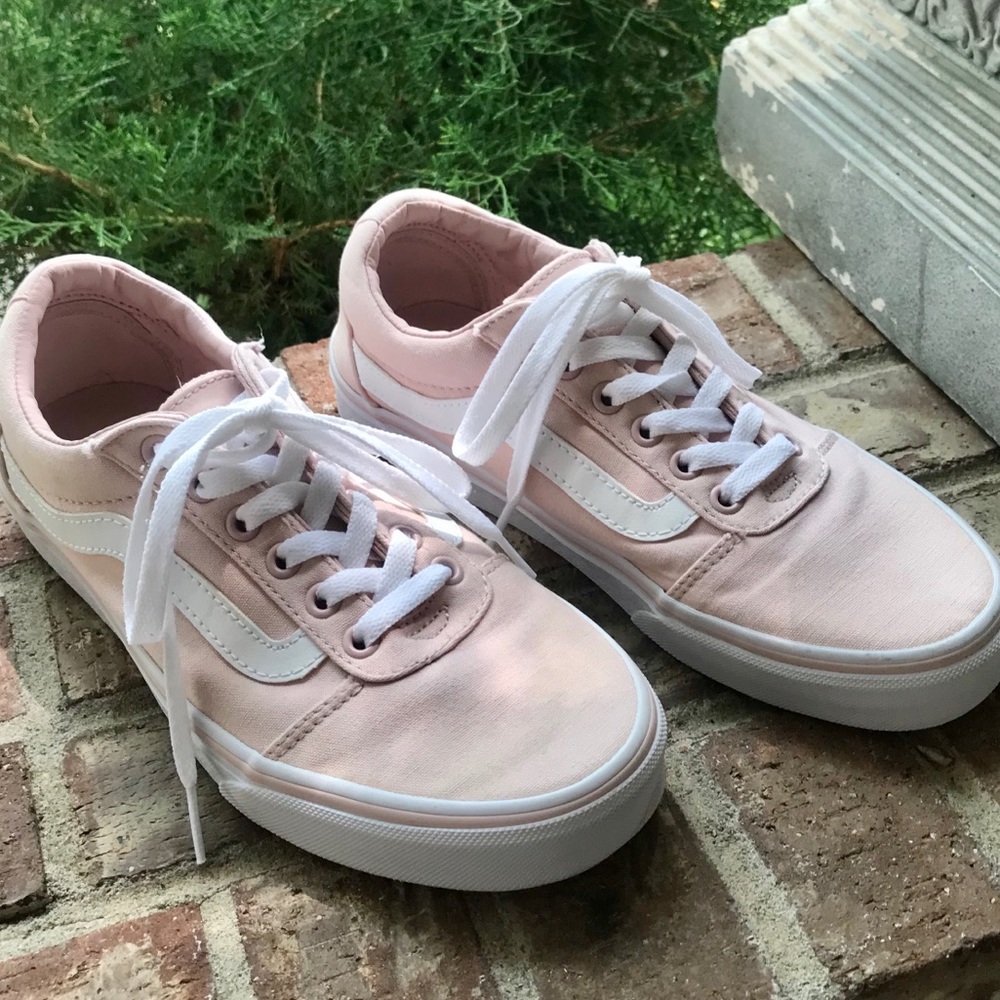 *BRAND NEW* Old Skool Blushing Pink Vans Sneakers